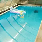 Entire 2nd Floor Of With 3bedroom With Large Garden,bbq,pool,sauna,free Parking