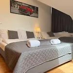 Orman Evi Entire 2nd Floor Of With 3bedroom With Large Garden,bbq,pool,sauna,free Parking Popovičky