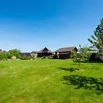 Entire 2nd Floor Of With 3bedroom With Large Garden,bbq,pool,sauna,free Parking *