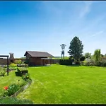 Entire 2nd Floor Of With 3bedroom With Large Garden,bbq,pool,sauna,free Parking * Popovičky