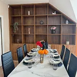 Orman Evi Entire 2nd Floor Of With 3bedroom With Large Garden,bbq,pool,sauna,free Parking