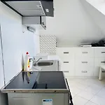 Entire 2nd Floor Of With 3bedroom With Large Garden,bbq,pool,sauna,free Parking * Popovičky