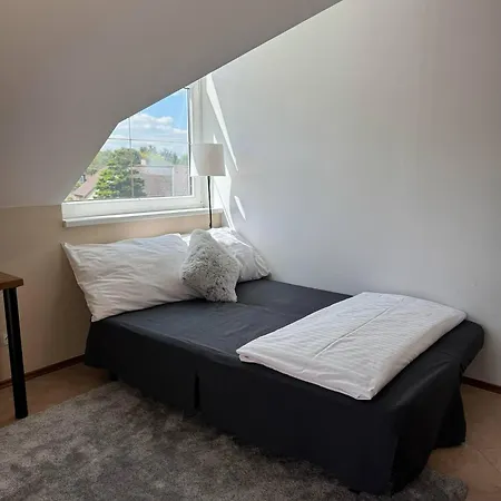 אכסניה Entire 2nd Floor Of With 3bedroom With Large Garden,bbq,pool,sauna,free Parking Popovičky