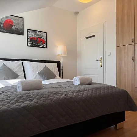 Entire 2nd Floor Of With 3bedroom With Large Garden,bbq,pool,sauna,free Parking * Popovičky