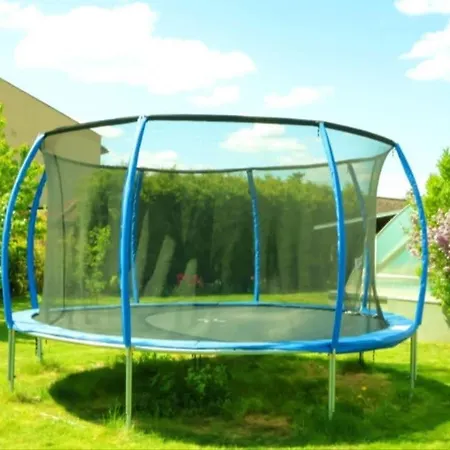 Entire 2nd Floor Of With 3bedroom With Large Garden,bbq,pool,sauna,free Parking *