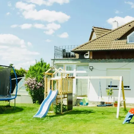 Entire 2nd Floor Of With 3bedroom With Large Garden,bbq,pool,sauna,free Parking Popovičky