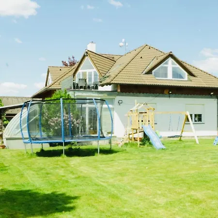 Entire 2nd Floor Of With 3bedroom With Large Garden,bbq,pool,sauna,free Parking Lodge Popovičky