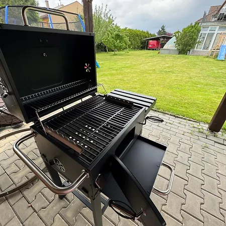 Entire 2nd Floor Of With 3bedroom With Large Garden,bbq,pool,sauna,free Parking Popovičky