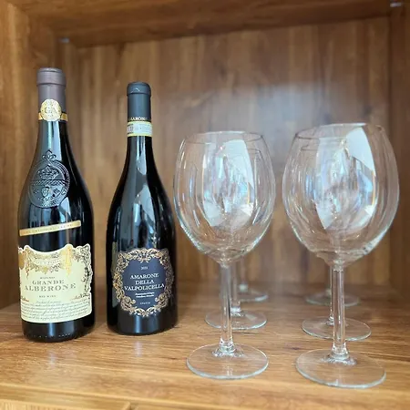 Entire 2nd Floor Of With 3bedroom With Large Garden,bbq,pool,sauna,free Parking