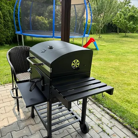 Entire 2nd Floor Of With 3bedroom With Large Garden,bbq,pool,sauna,free Parking Lodge