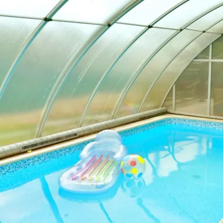 אכסניה Entire 2nd Floor Of With 3bedroom With Large Garden,bbq,pool,sauna,free Parking Popovičky