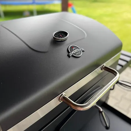 Entire 2nd Floor Of With 3bedroom With Large Garden,bbq,pool,sauna,free Parking Lodge Popovičky