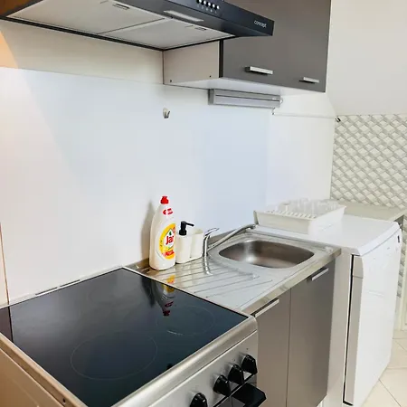 Lodge Entire 2nd Floor Of With 3bedroom With Large Garden,bbq,pool,sauna,free Parking Popovičky