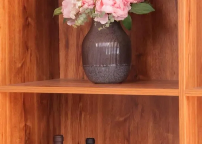 Entire 2nd Floor Of With 3bedroom With Large Garden,bbq,pool,sauna,free Parking Lodge *