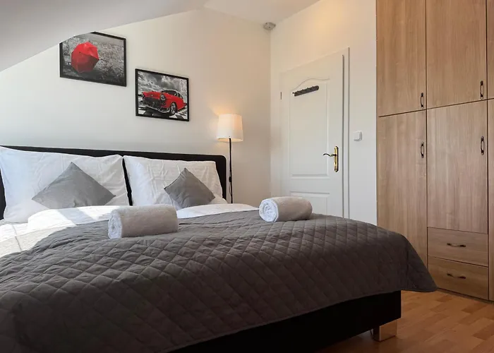 Entire 2nd Floor Of With 3bedroom With Large Garden,bbq,pool,sauna,free Parking * Popovičky