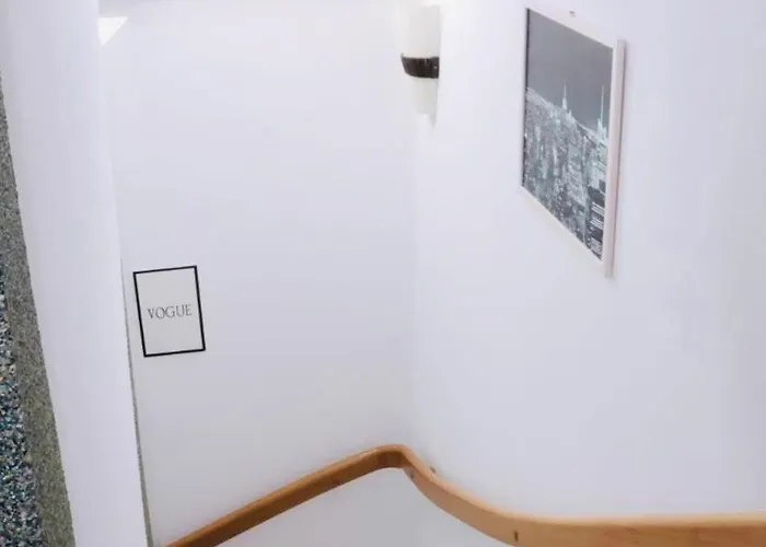 Lodge Entire 2nd Floor Of With 3bedroom With Large Garden,bbq,pool,sauna,free Parking *