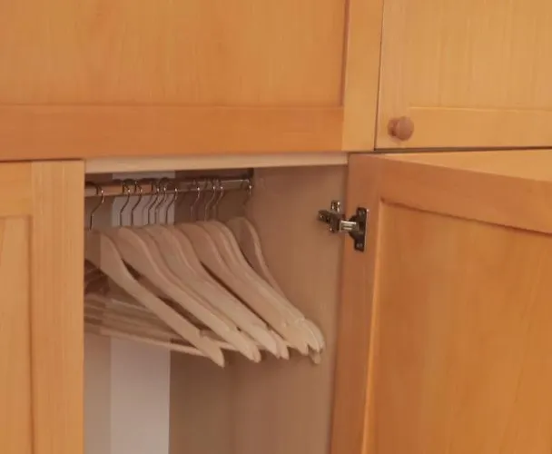 Entire 2nd Floor Of With 3bedroom With Large Garden,bbq,pool,sauna,free Parking Lodge *