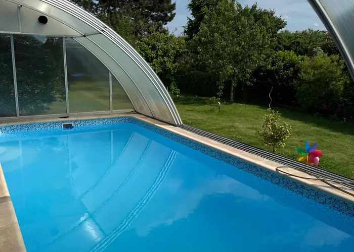 Entire 2nd Floor Of With 3bedroom With Large Garden,bbq,pool,sauna,free Parking Lodge Popovičky